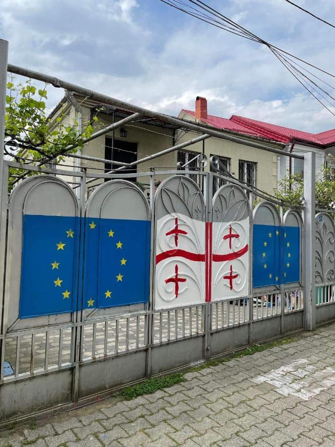 ホテル House On Ganja Street クタイシ エクステリア 写真