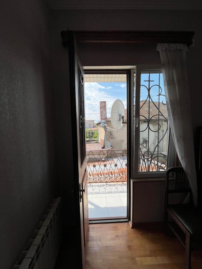 ホテル House On Ganja Street クタイシ エクステリア 写真